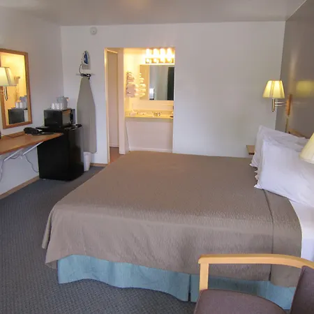 Cassville Budget Inn-3