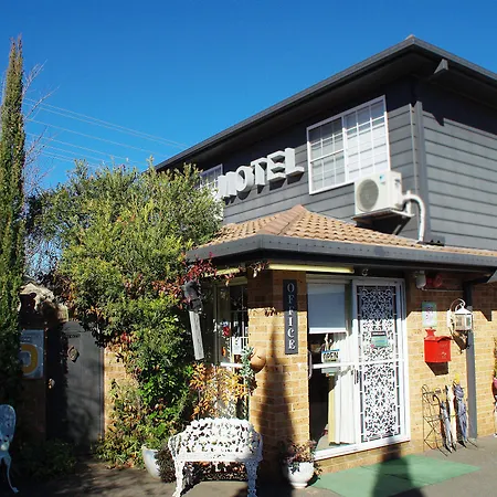 White Lanterns Motel-3