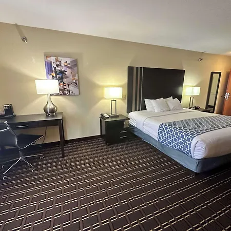 Best Western Plus Bass Hotel & Suites-3