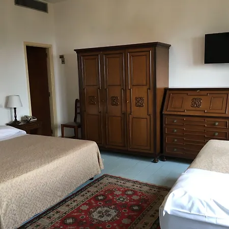 Hotel Mediterranee-3