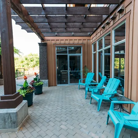 The Cove Lakeside Resort-3