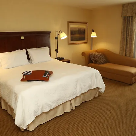 Hampton Inn & Suites Burlington-2