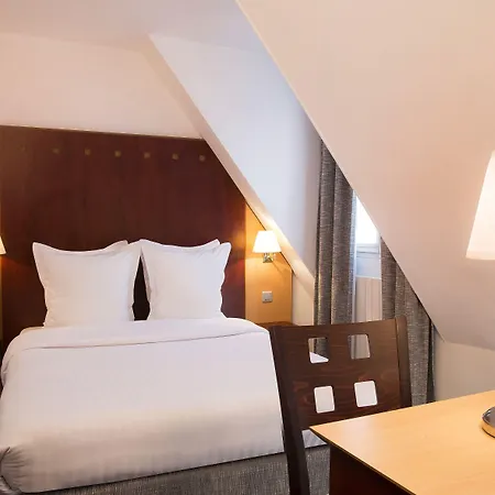 Hotel 10 Opera By Happyculture-2