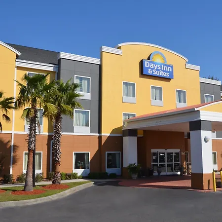 Days Inn & Suites By Wyndham Savannah North I-95-2