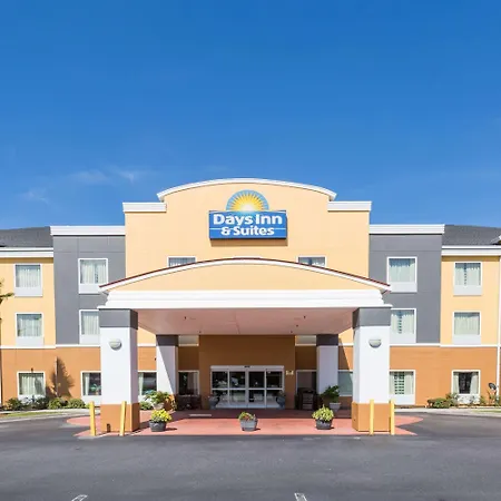 Days Inn & Suites By Wyndham Savannah North I-95-3