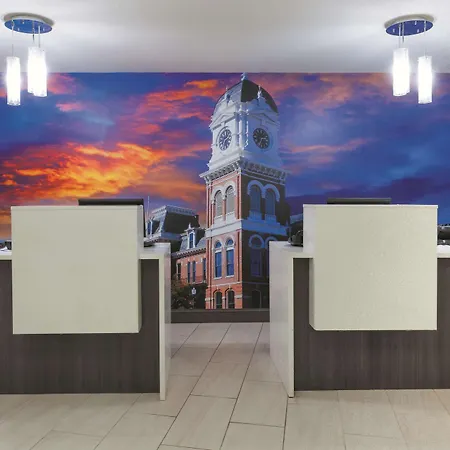 La Quinta Inn & Suites By Wyndham Covington-3