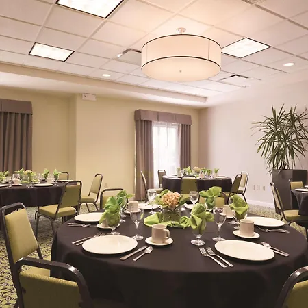 Hilton Garden Inn Akron-Canton Airport-3
