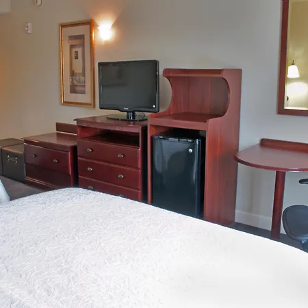 Hampton Inn & Suites Norfolk-Airport-2