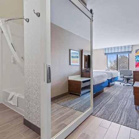 Hampton Inn & Suites Greeley-2