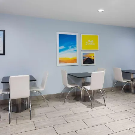 Days Inn & Suites By Wyndham Sellersburg-3