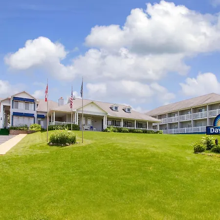 Days Inn By Wyndham Petoskey-3