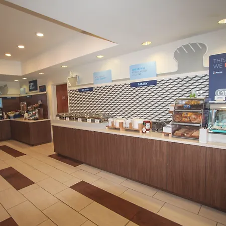 Holiday Inn Express Hotel & Suites Charleston - North By Ihg-3