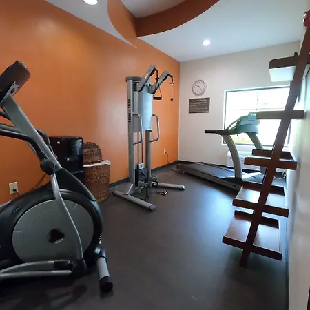 Hometowne Studios & Suites By Red Roof Washington-3