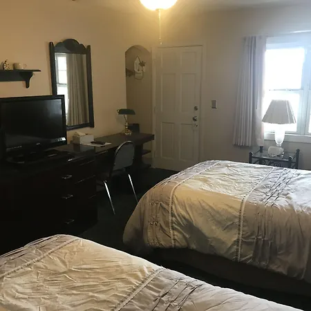 Longhouse Lodge Motel-3