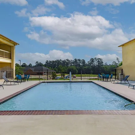 Days Inn & Suites By Wyndham Huntsville-3