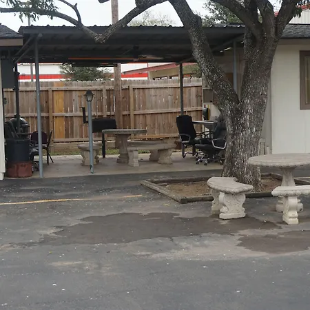 Executive Inn Pearsall-2