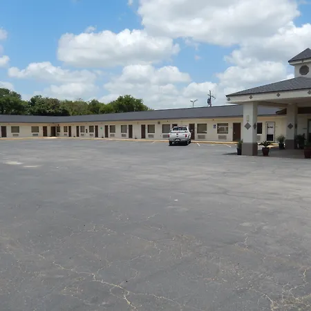 Executive Inn Pearsall-3