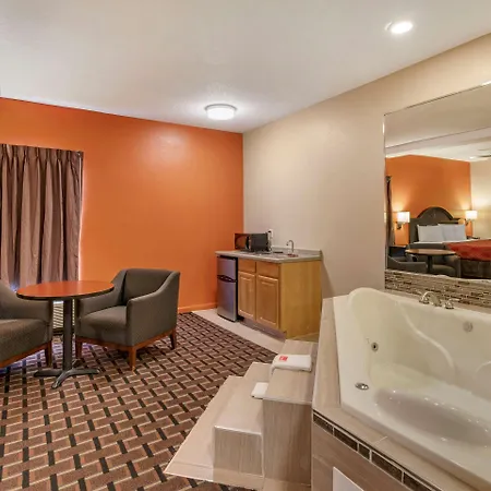 Econo Lodge Inn & Suites Granite City - St Louis-3