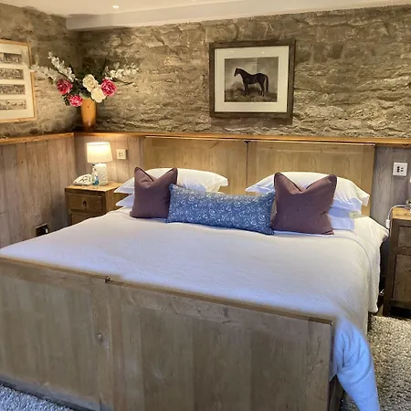 Old Downton Lodge-2