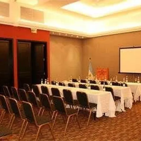 Howard Johnson Pilar Resort Spa & Convention Center-3