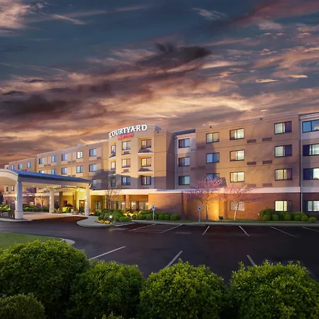 Courtyard By Marriott Fayetteville-2