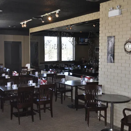Twin Pine Inn & Suites-3