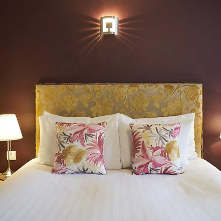 Antoinette Hotel Wimbledon-3