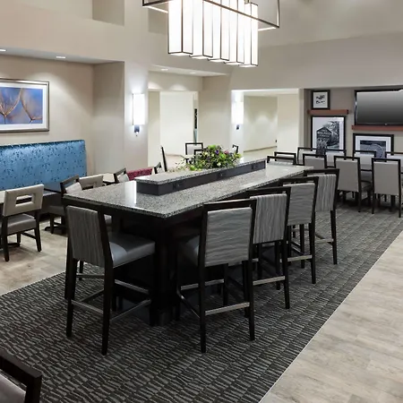 Hampton Inn & Suites Davenport-2