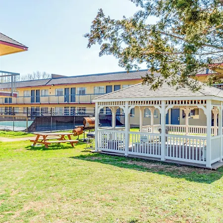 Castle Inn & Suites By Oyo Chickasha-3