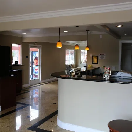 Chateau Inn & Suites-3