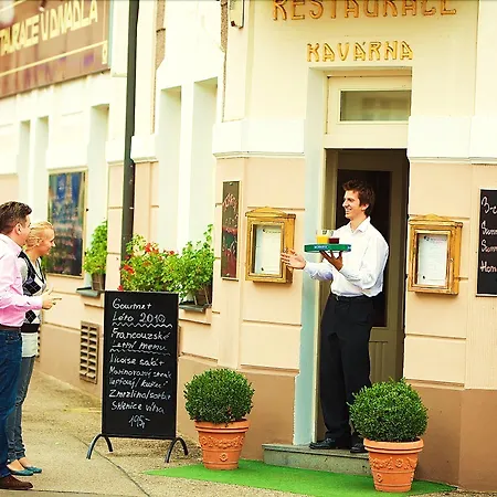 Hotel U Divadla - Czech Leading Hotels-2