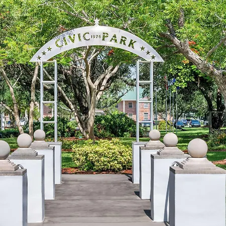 Americas Best Value Inn Historic Clewiston Inn-3
