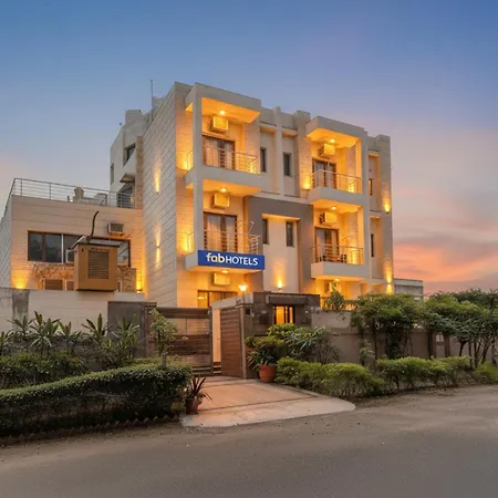 Fabhotel Phoenix Hospitality - Nr Dlf Cyber Hub & Metro, Gurugram-3