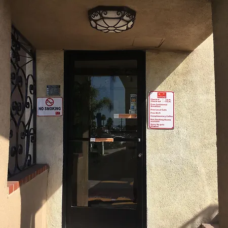 Econo Lodge Long Beach I-405-2