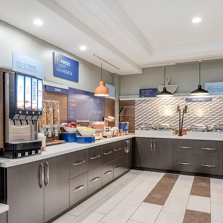 Holiday Inn Express Hotel & Suites Ottawa Airport By Ihg-3