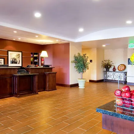 Hampton Inn & Suites Lodi-2