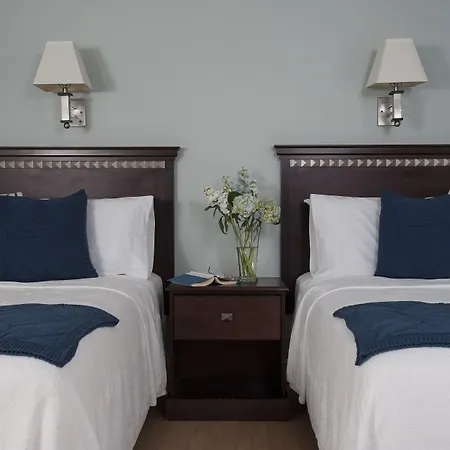 Chatham Seafarer Inn-2