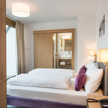 Alpenparks Hotel & Apartment Central Zell Am See-3