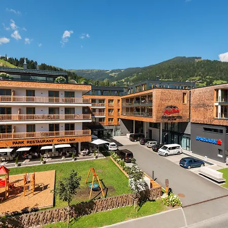 Alpenparks Hotel & Apartment Central Zell Am See-3