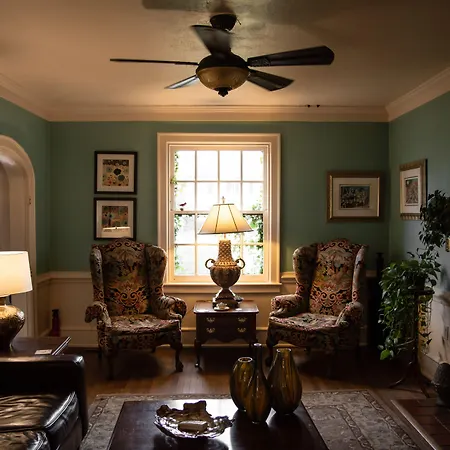 Williamsburg Manor B&B-3