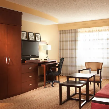 Courtyard By Marriott Denton-3