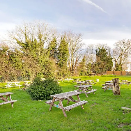 The Green Man Pub And Hotel By Oyo-2