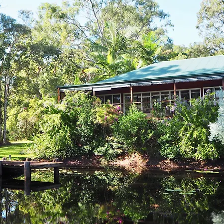 Lake Weyba Cottages Noosa-2