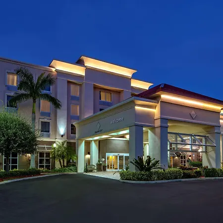 Hampton Inn & Suites Stuart-North-2