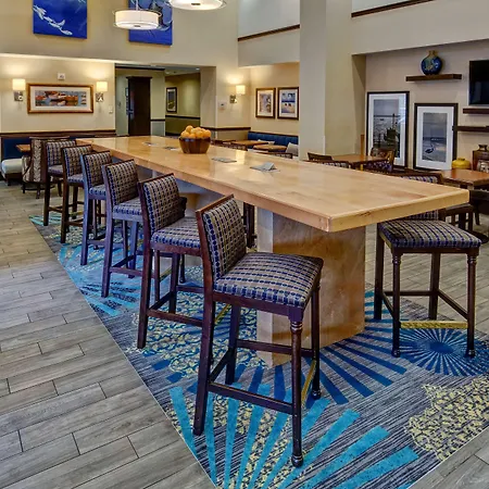 Hampton Inn & Suites Stuart-North-3