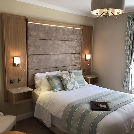 Edgcumbe Guest House-3