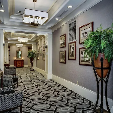 Hampton Inn & Suites Mobile - Downtown Historic District-2