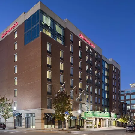 Hampton Inn & Suites Little Rock-Downtown-3