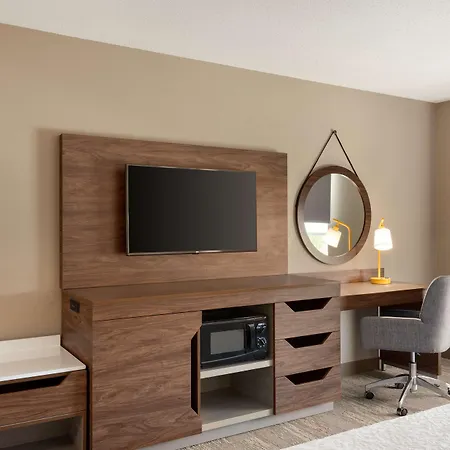 Hampton Inn St. Louis-Columbia-3