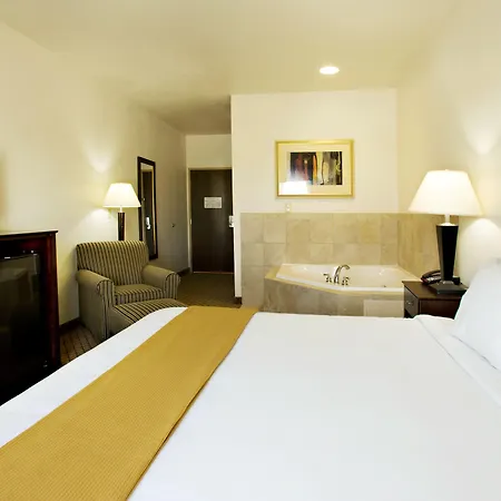 Holiday Inn Express & Suites Childress By Ihg-2